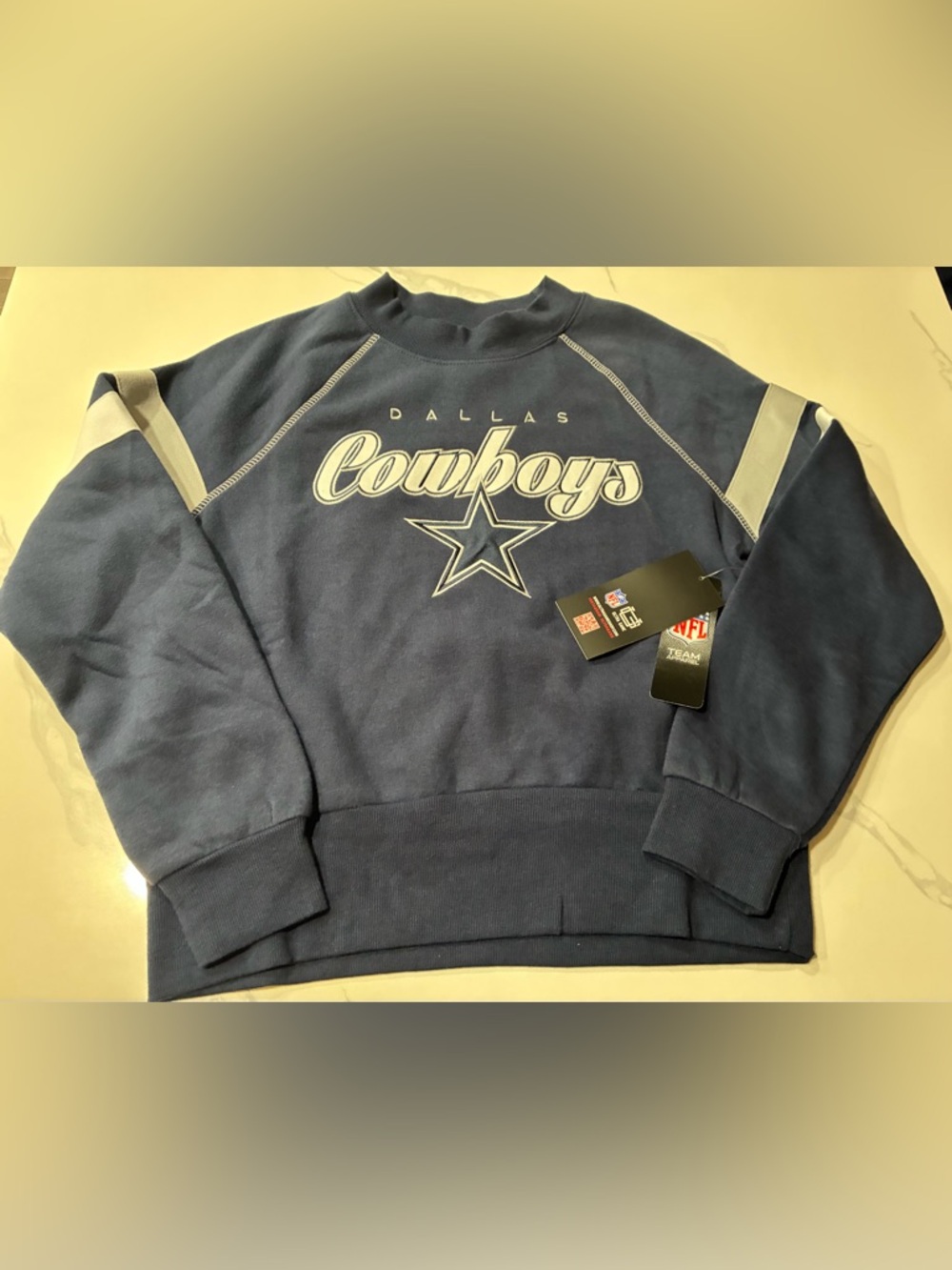 Dallas Cowboys Women’s Crewneck (Small) Retails For $60